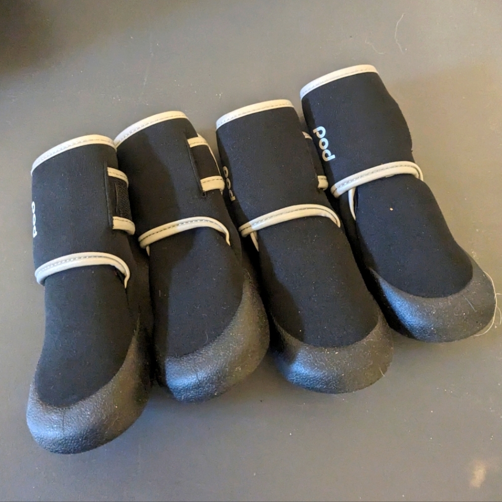 🔥2/$20🔥 XL dog booties black tall grippy